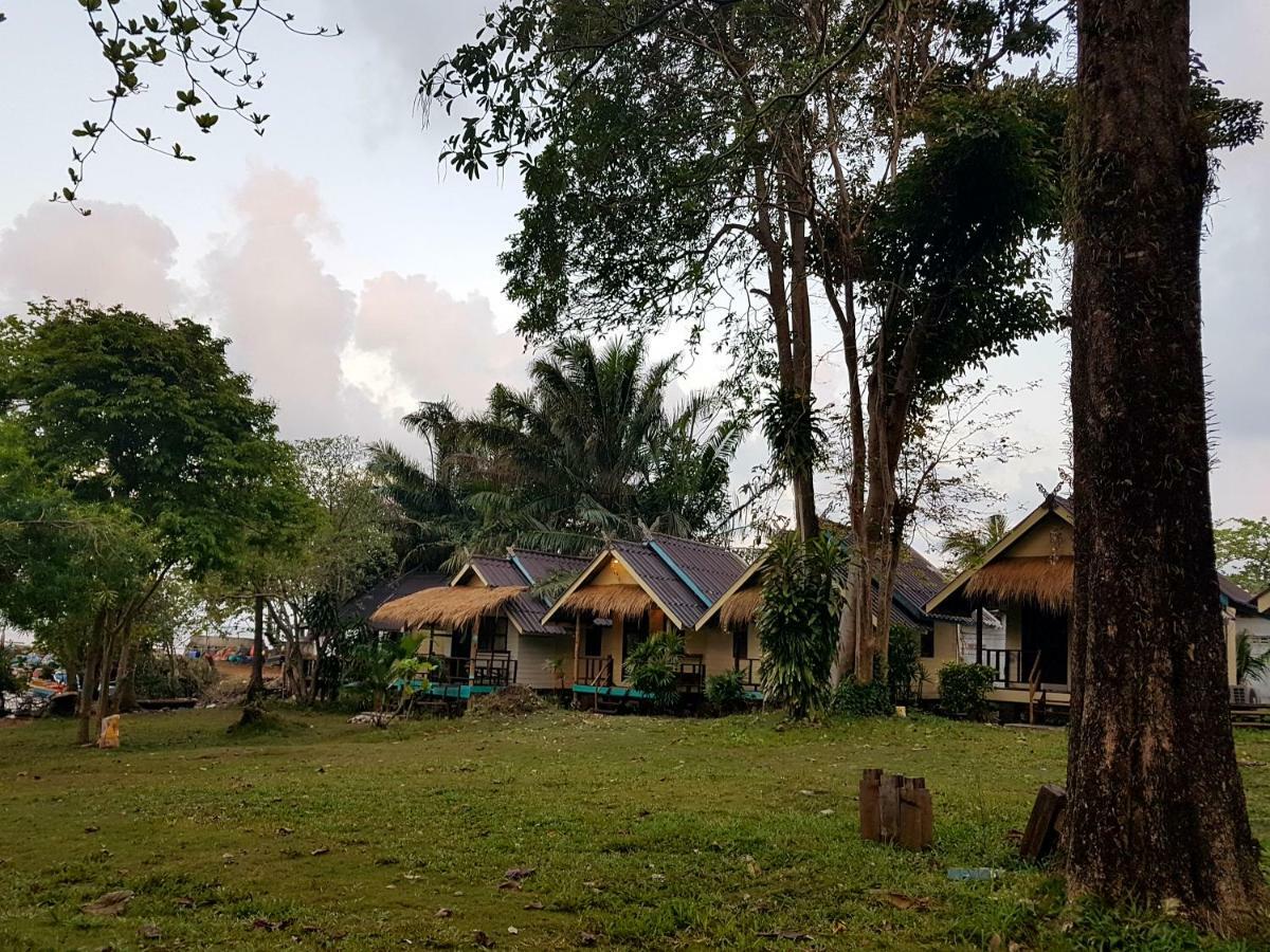 ฺbay Yard Hut Hotel Ко Чанг Екстериор снимка