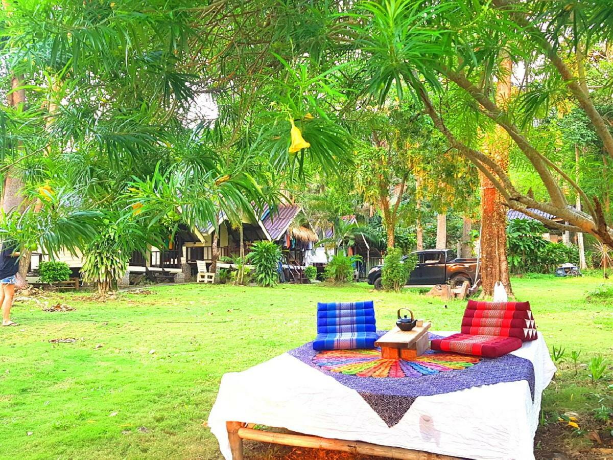 ฺbay Yard Hut Hotel Ко Чанг Екстериор снимка