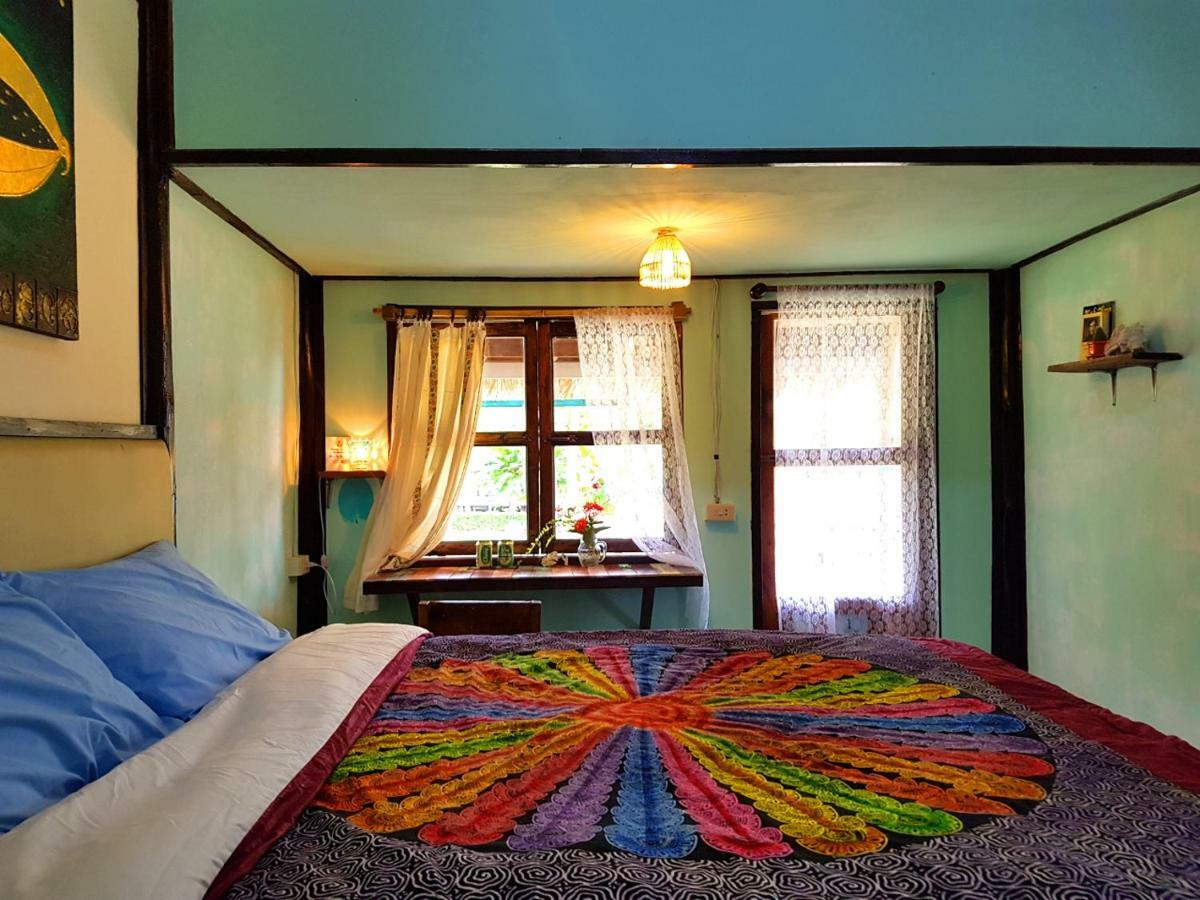 ฺbay Yard Hut Hotel Ко Чанг Екстериор снимка
