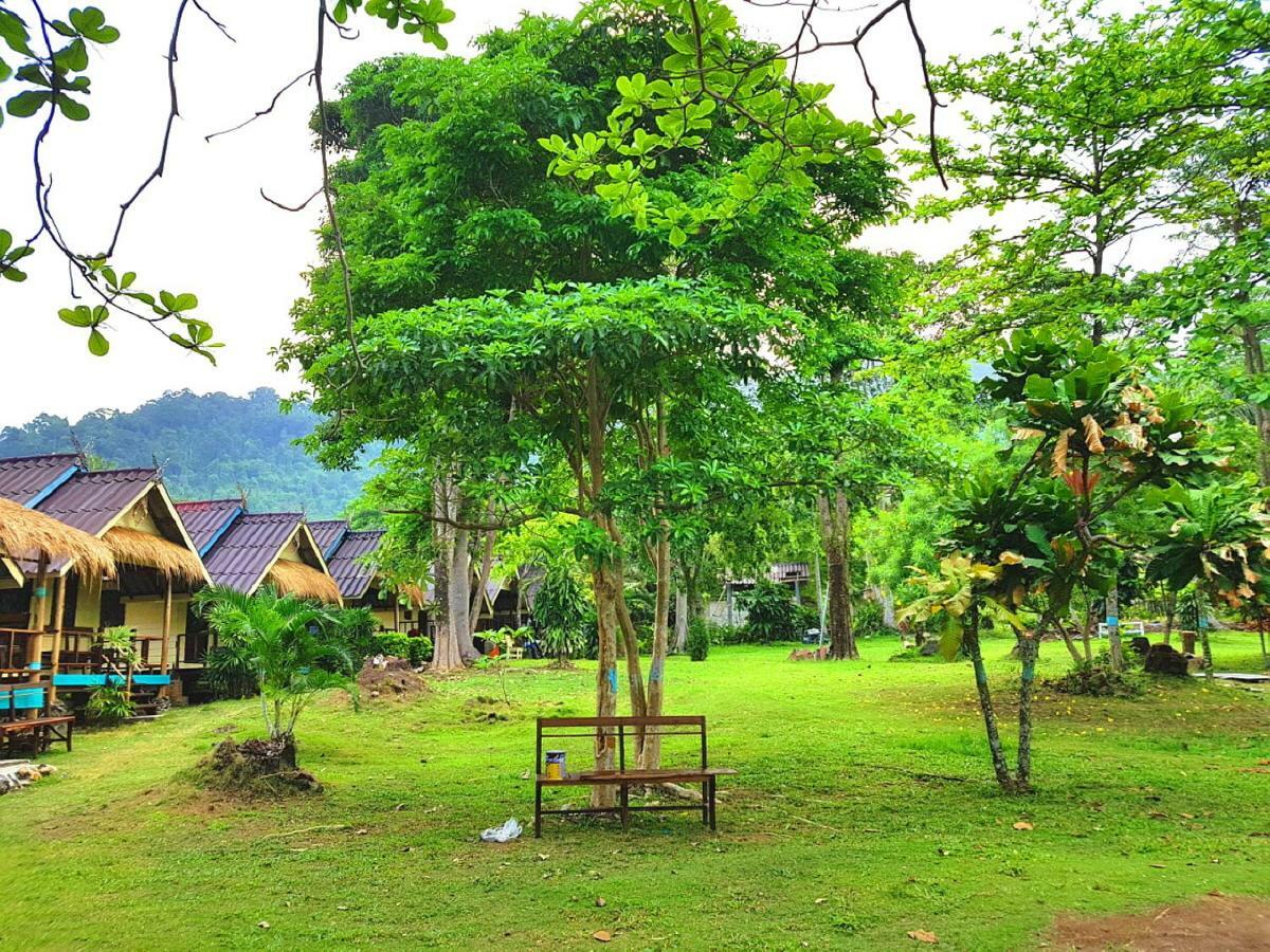 ฺbay Yard Hut Hotel Ко Чанг Екстериор снимка