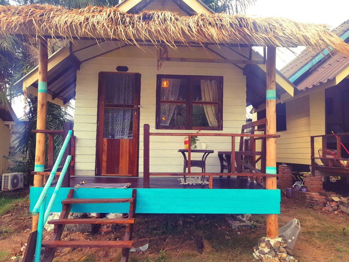 ฺbay Yard Hut Hotel Ко Чанг Екстериор снимка