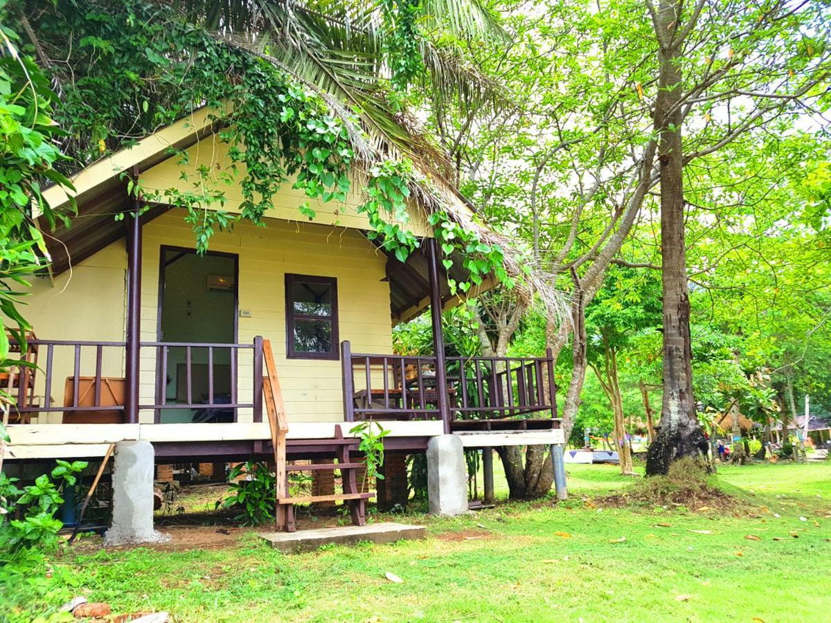 ฺbay Yard Hut Hotel Ко Чанг Екстериор снимка