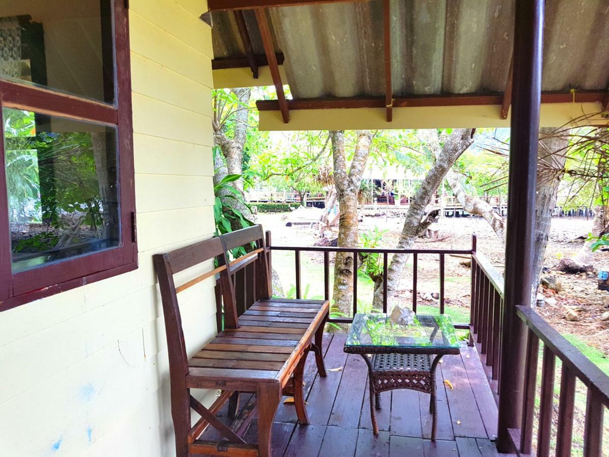 ฺbay Yard Hut Hotel Ко Чанг Екстериор снимка