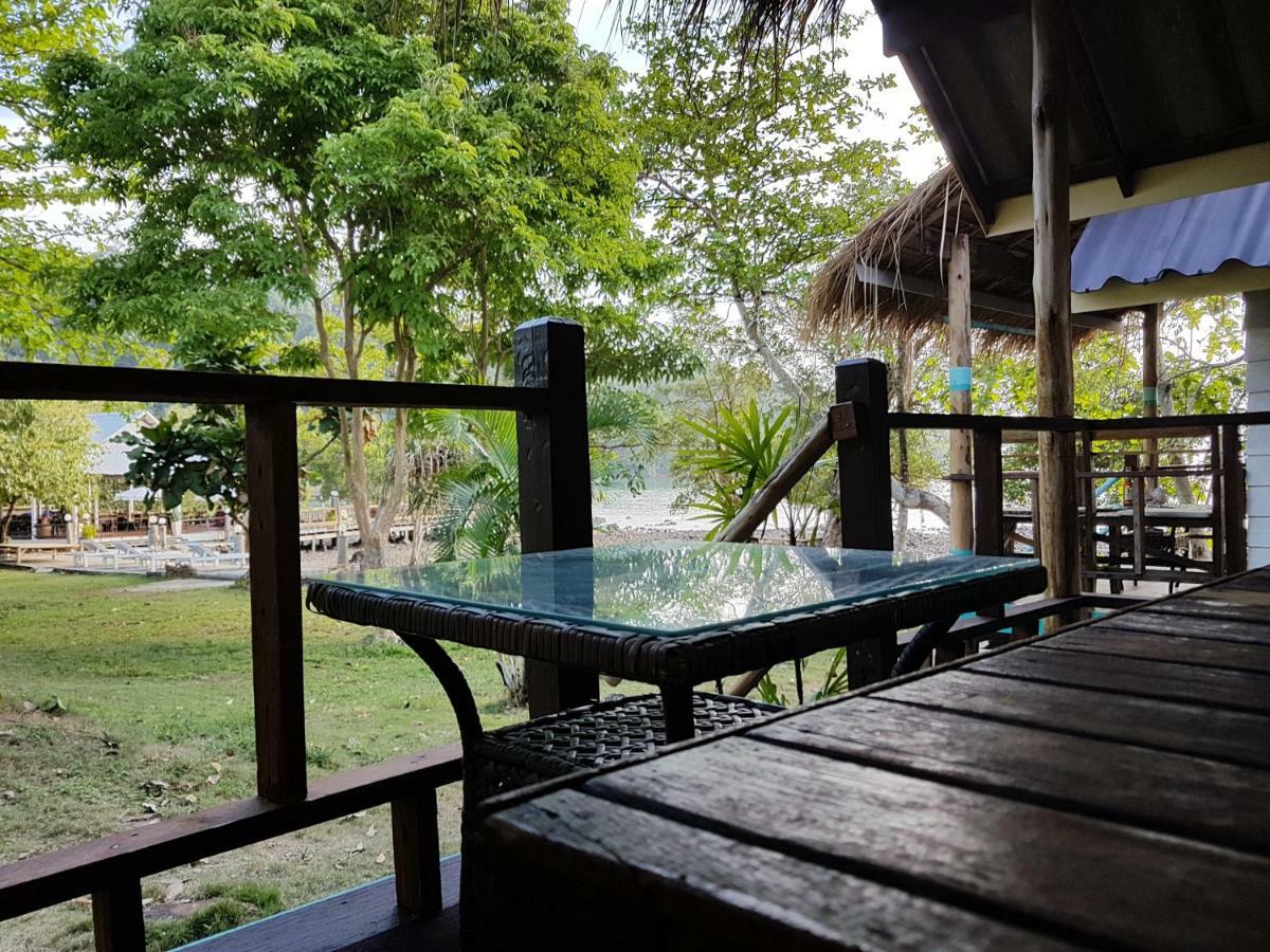 ฺbay Yard Hut Hotel Ко Чанг Екстериор снимка